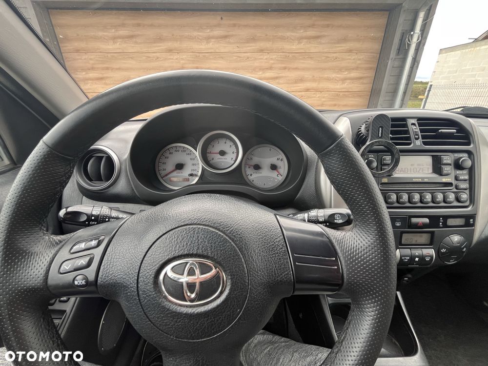 Toyota RAV4 - 6
