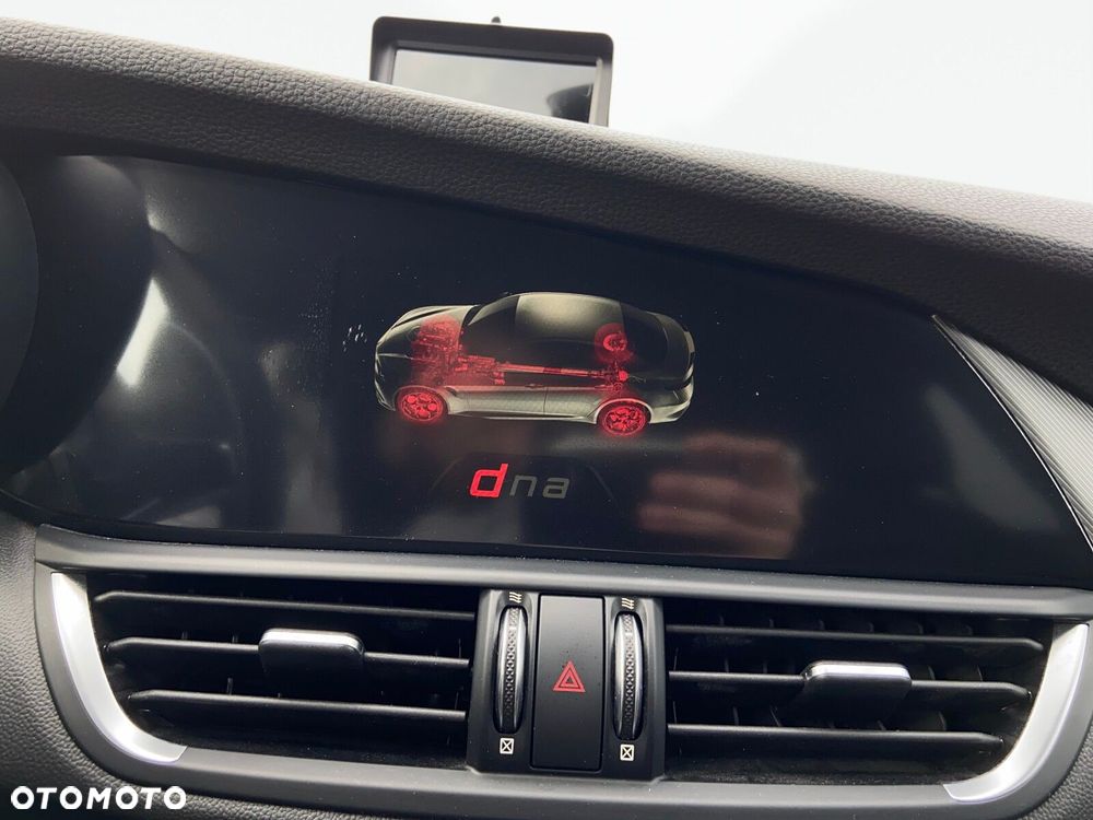 Alfa Romeo Giulia 2.0 Turbo Veloce Q4 - 24