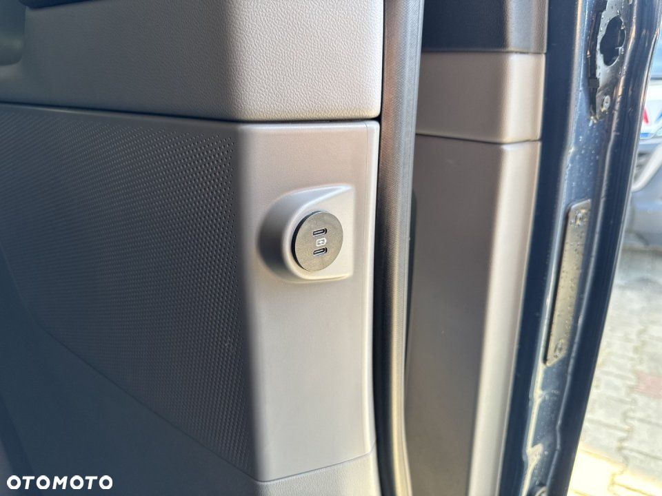 Ford Tourneo Custom - 23