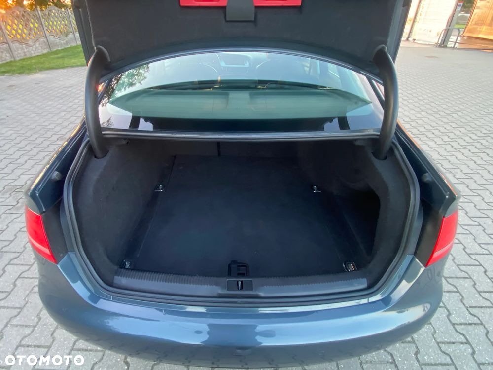 Audi A4 Limousine - 18