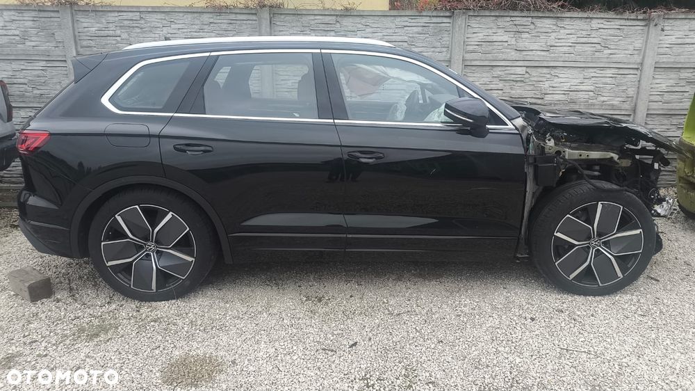 Volkswagen Touareg 2024 photo 2