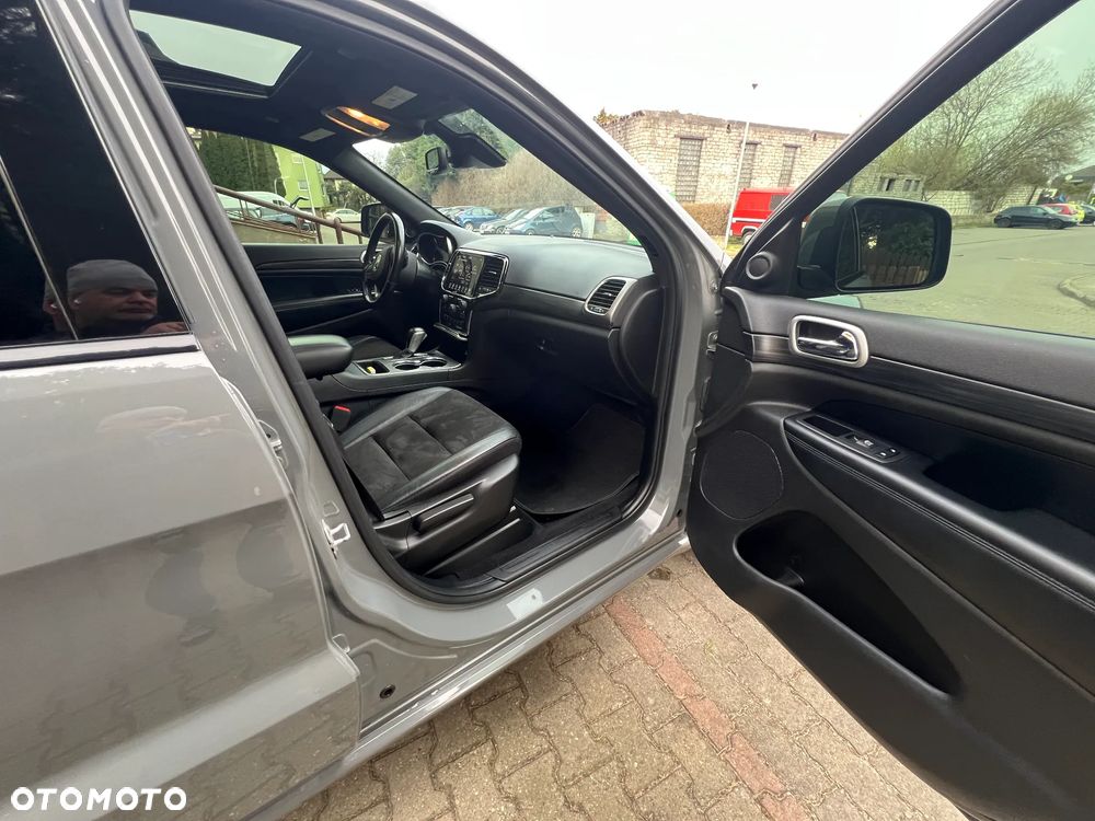 Jeep Grand Cherokee - 12