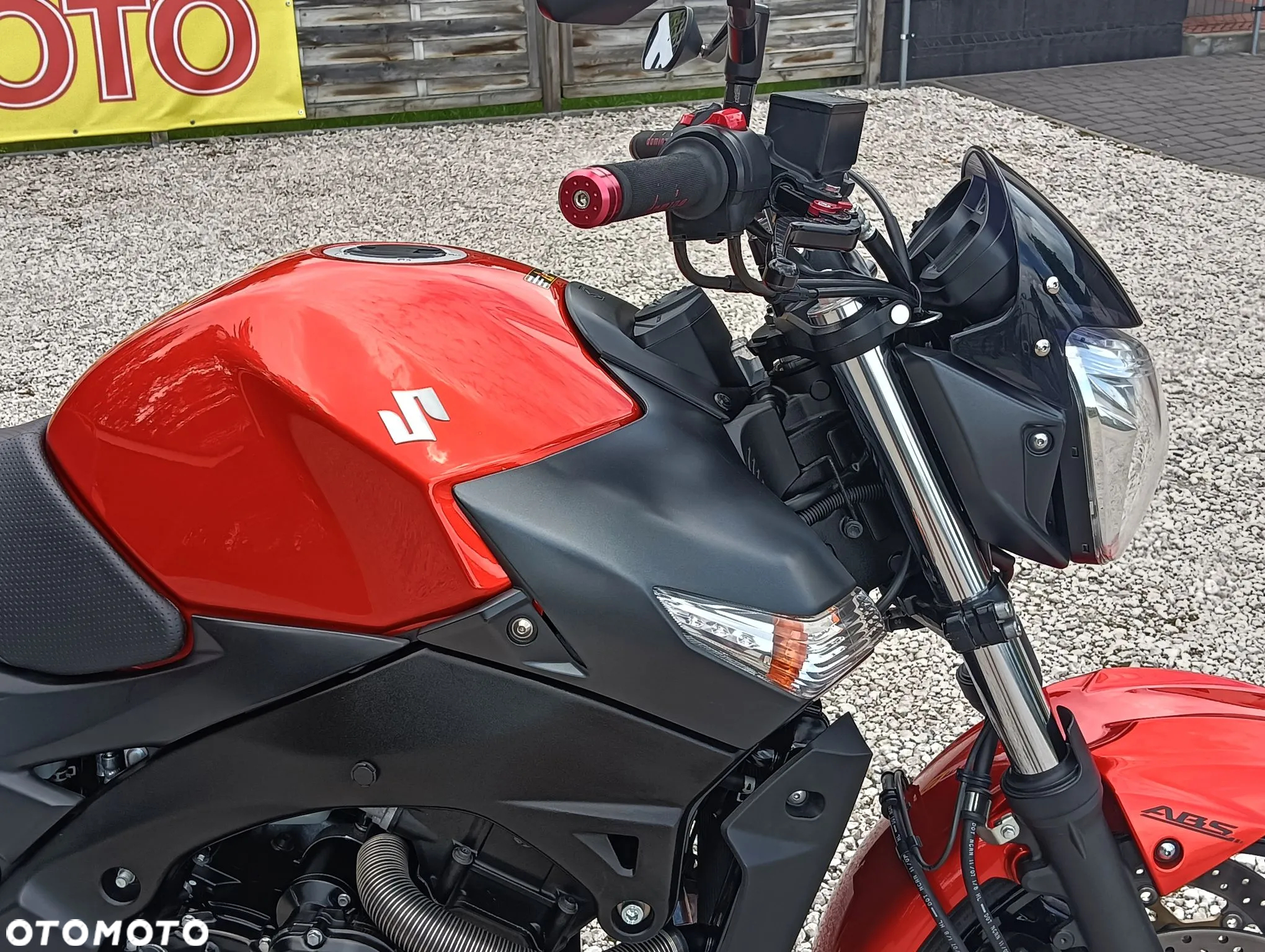 Suzuki GSR - 20