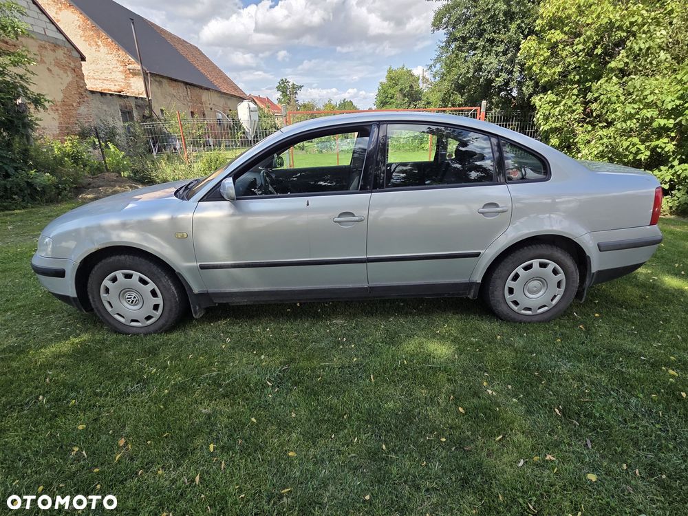 Volkswagen Passat 1.6 - 10