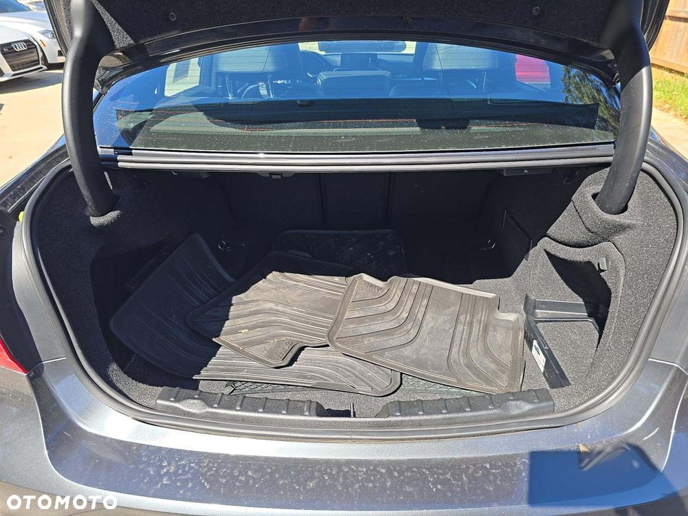 BMW Seria 3 328i Luxury Line - 9