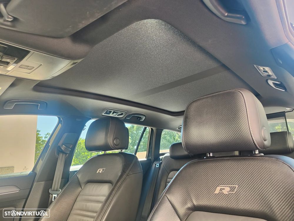 VW Passat Variant 2.0 TDI R-Line DSG - 13