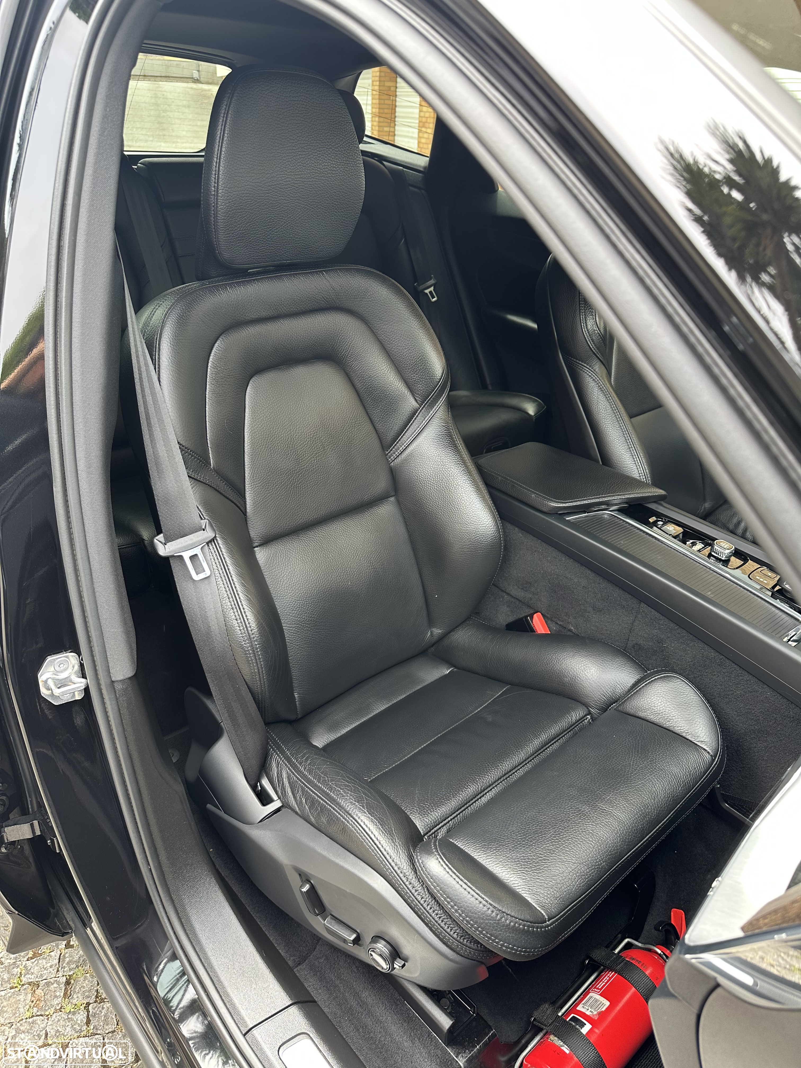 Volvo XC 60 2.0 T8 PHEV Momentum Plus AWD - 15
