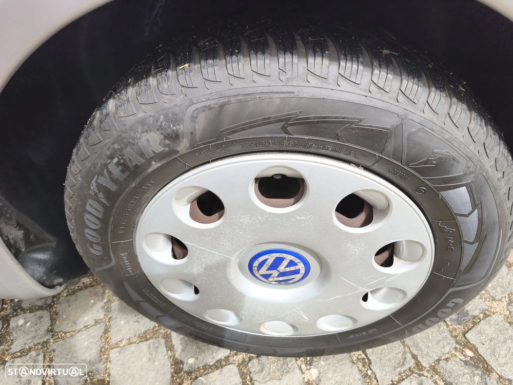VW New Beetle 1.6 - 12