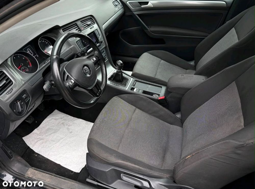 Volkswagen Golf - 6