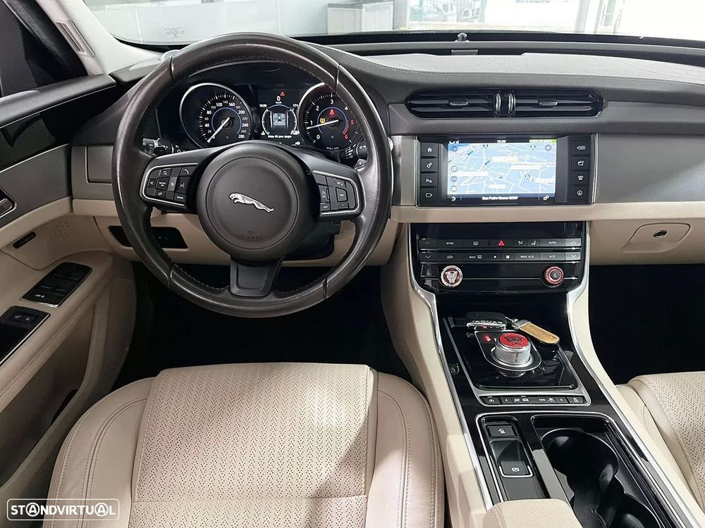 Jaguar XF 2.0 D Prestige Aut. - 9