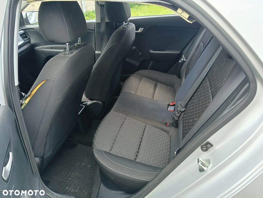 Kia Rio 1.2 L - 10