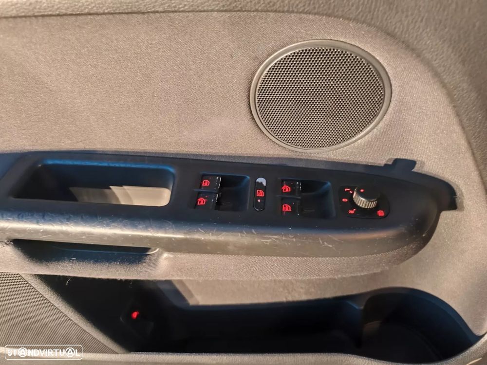 VW Golf Plus 2.0 TDi Confortline - 24