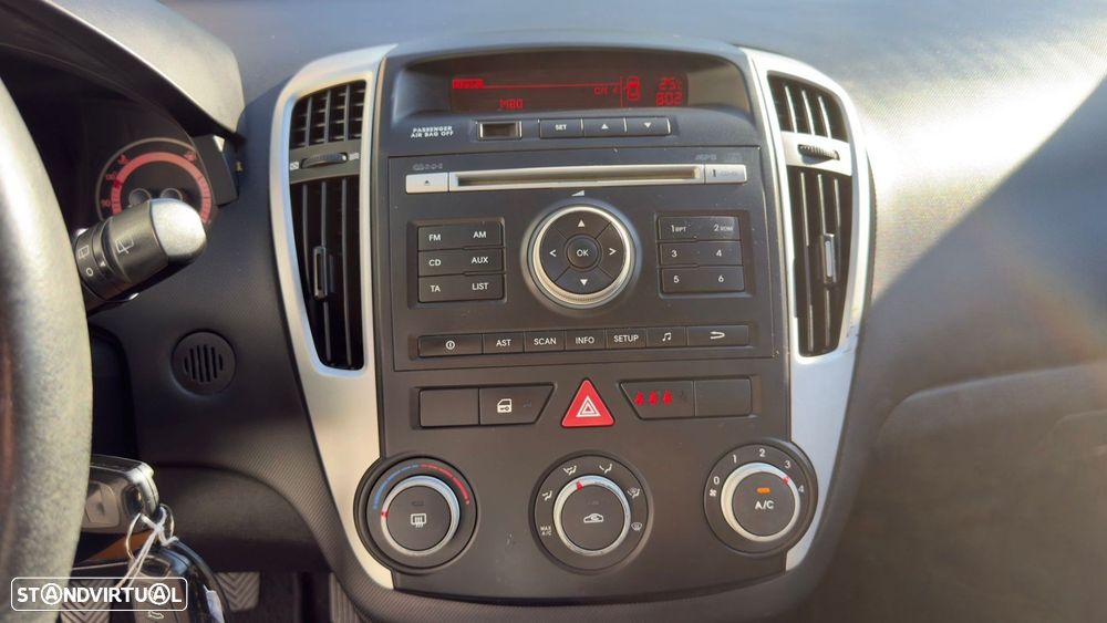 Kia Ceed SW 1.6 CRDi EX ISG - 11