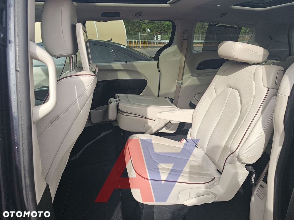 Chrysler Pacifica - 14