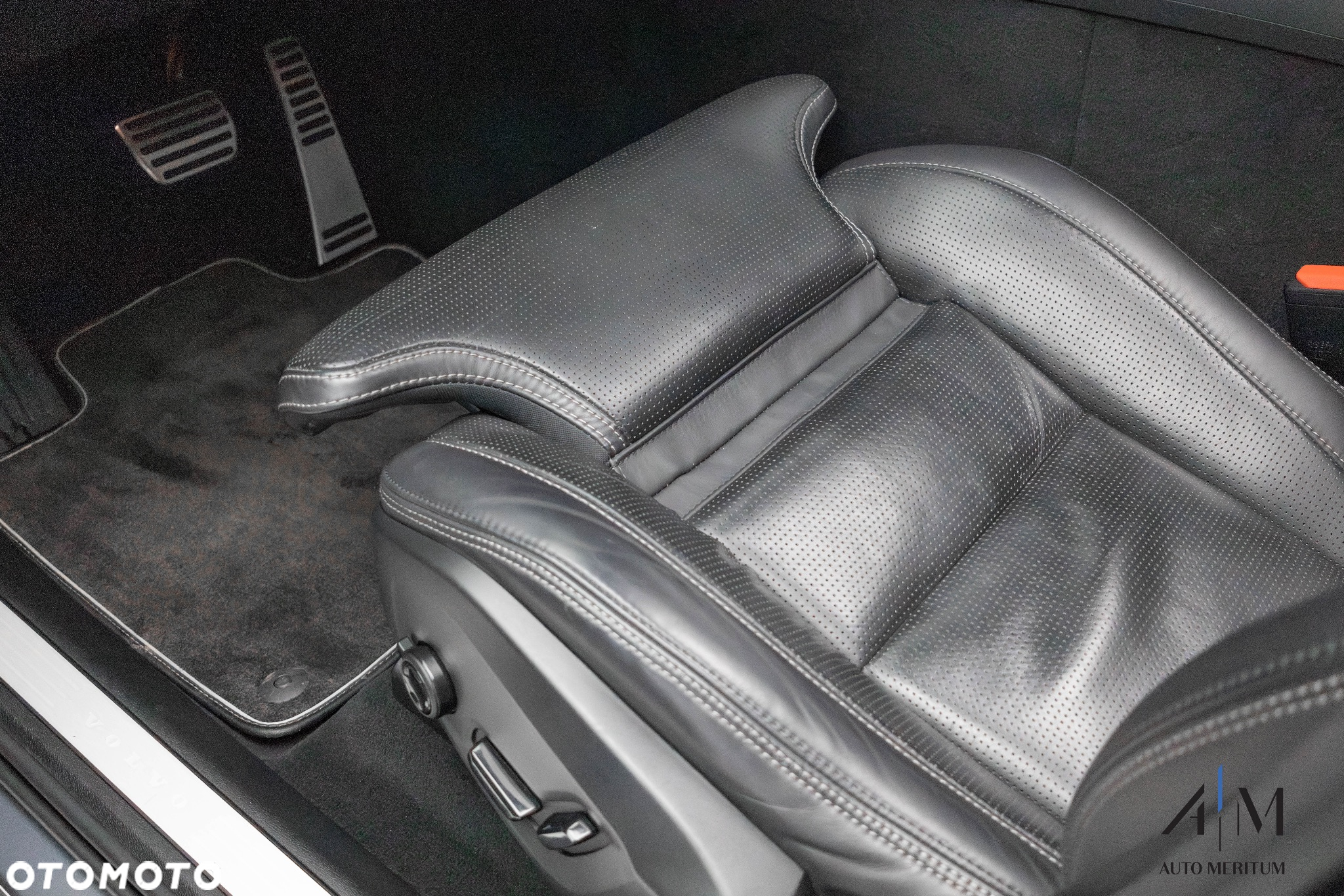 Volvo XC 60 B4 D AWD Ultimate Dark - 18