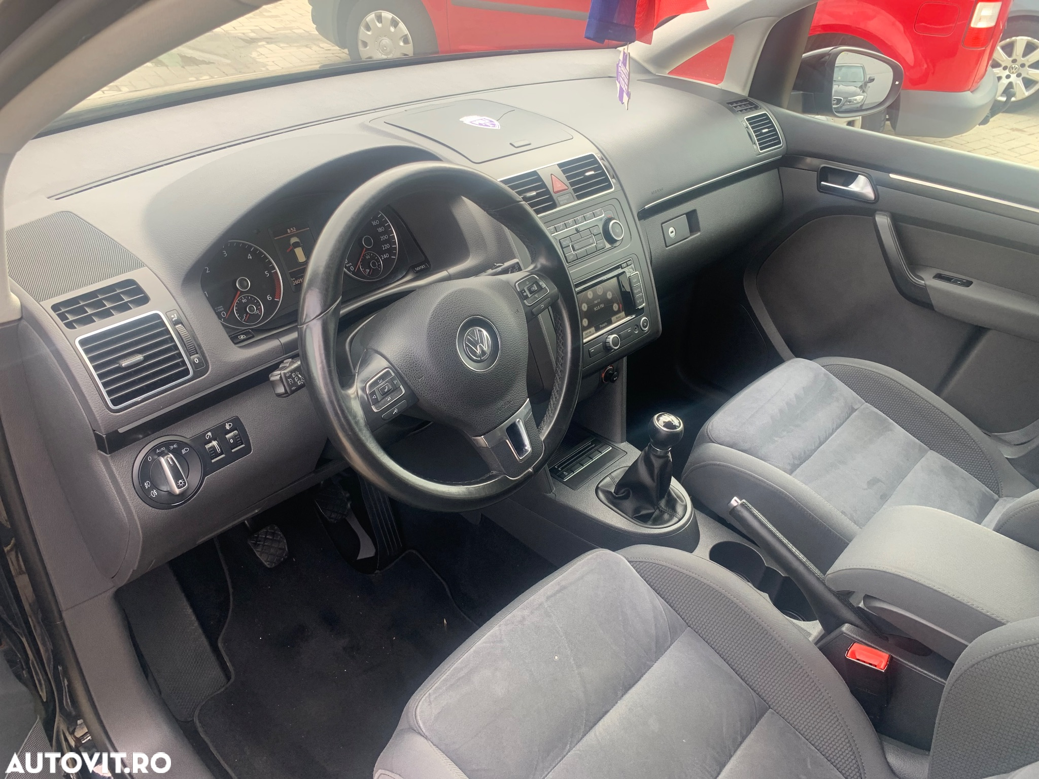 Volkswagen Touran 1.6 TDI Highline - 4