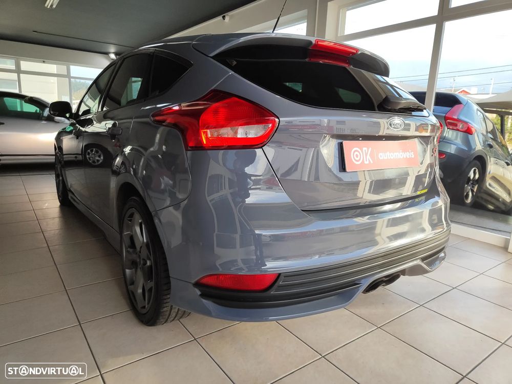 Ford Focus 2.0 EcoBoost ST c/ Pack Pele Desportiva - 8