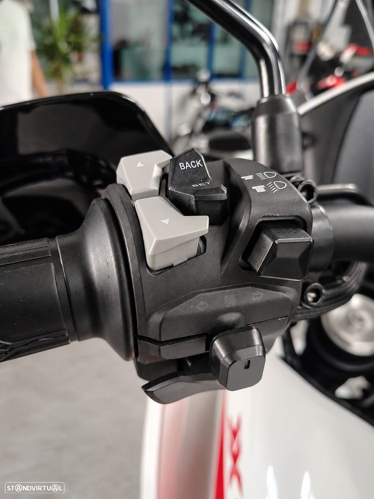 Moto Morini X-Cape - 16