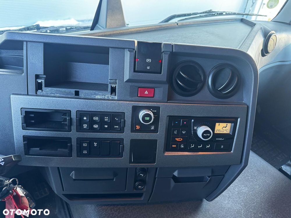 Renault T440 Sleeper Cab - 12