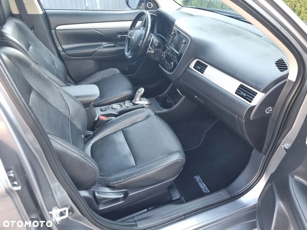 Mitsubishi Outlander 2.0 4WD Top - 16