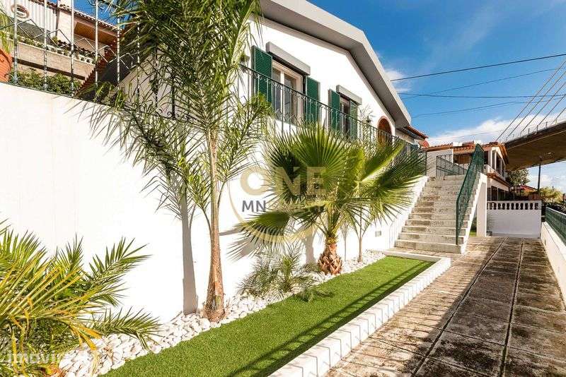 Moradia Renovada com Vista Mar e Cidade — Santa Luzia, Funchal - Grande imagem: 2/10