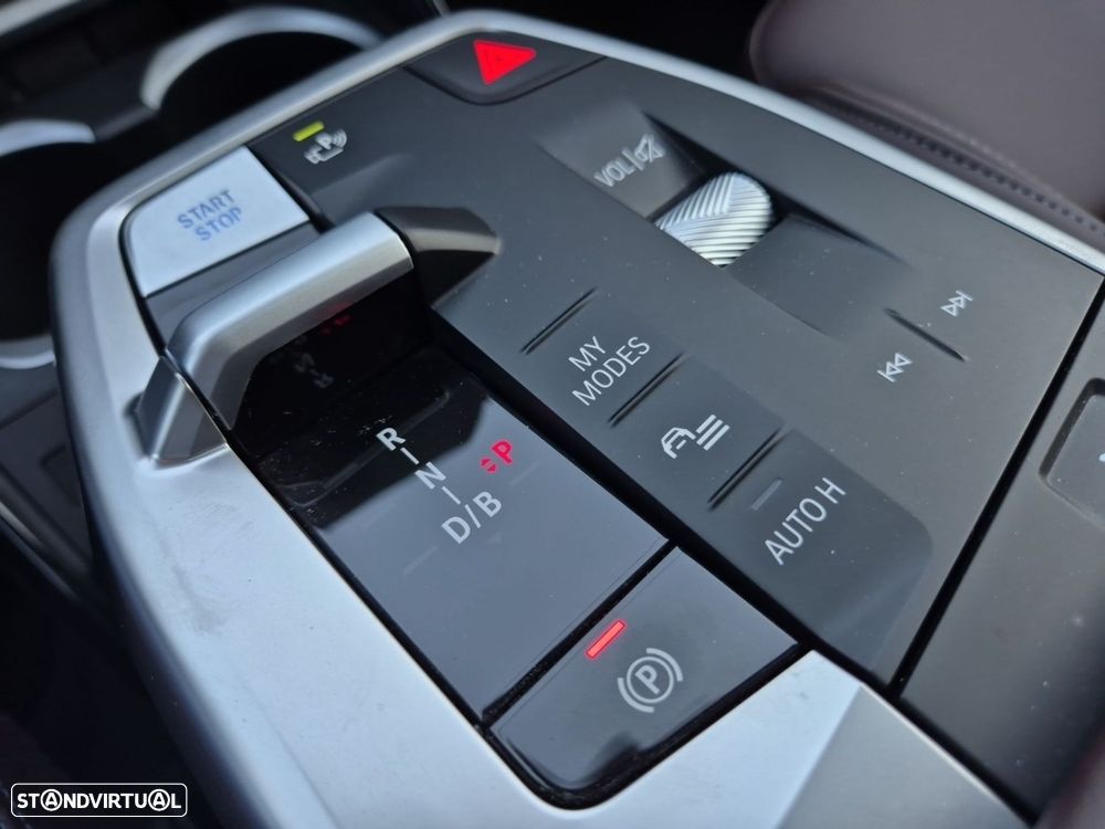 BMW iX1 eDrive20 Pack Desportivo M Pro - 26