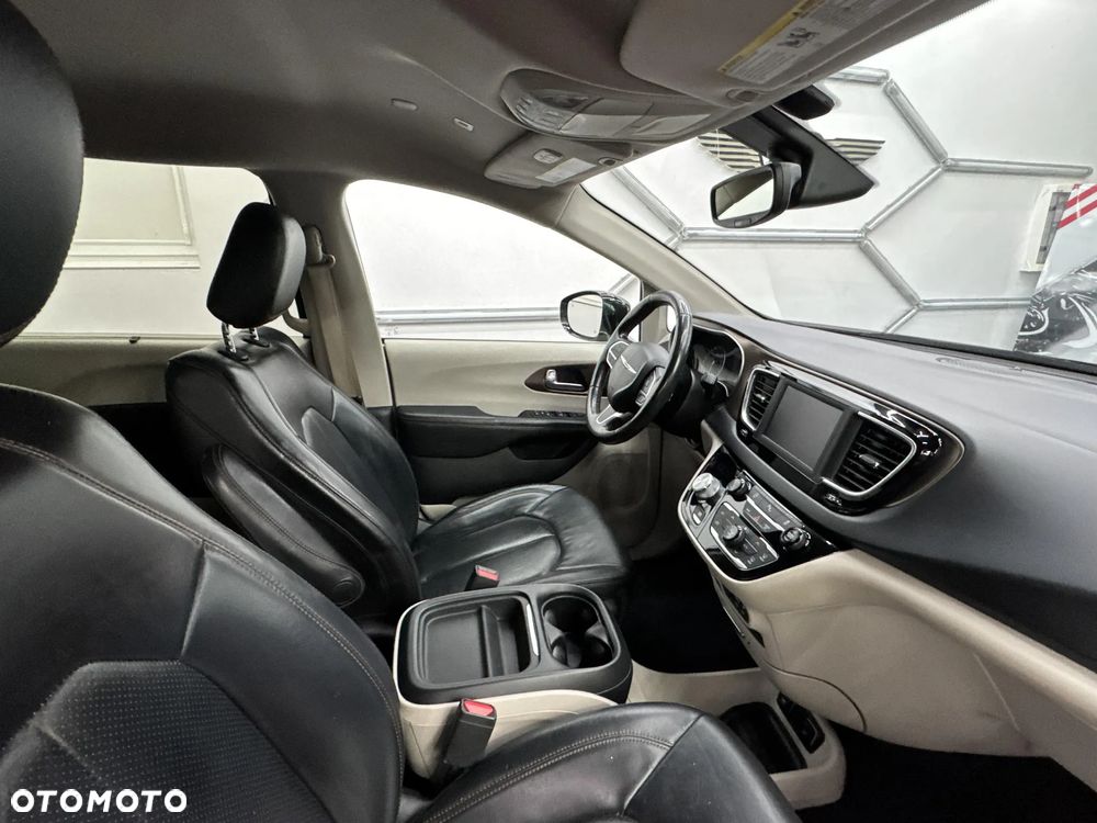 Chrysler Pacifica - 7