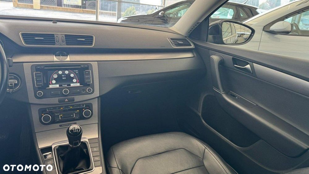 Volkswagen Passat - 38
