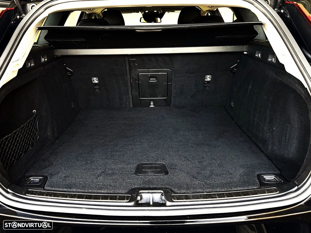 Volvo V60 2.0 B4 Momentum Geartronic - 23