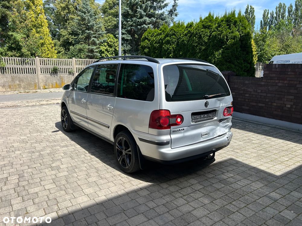 Volkswagen Sharan 1.9 TDI Exclusive Edition - 4