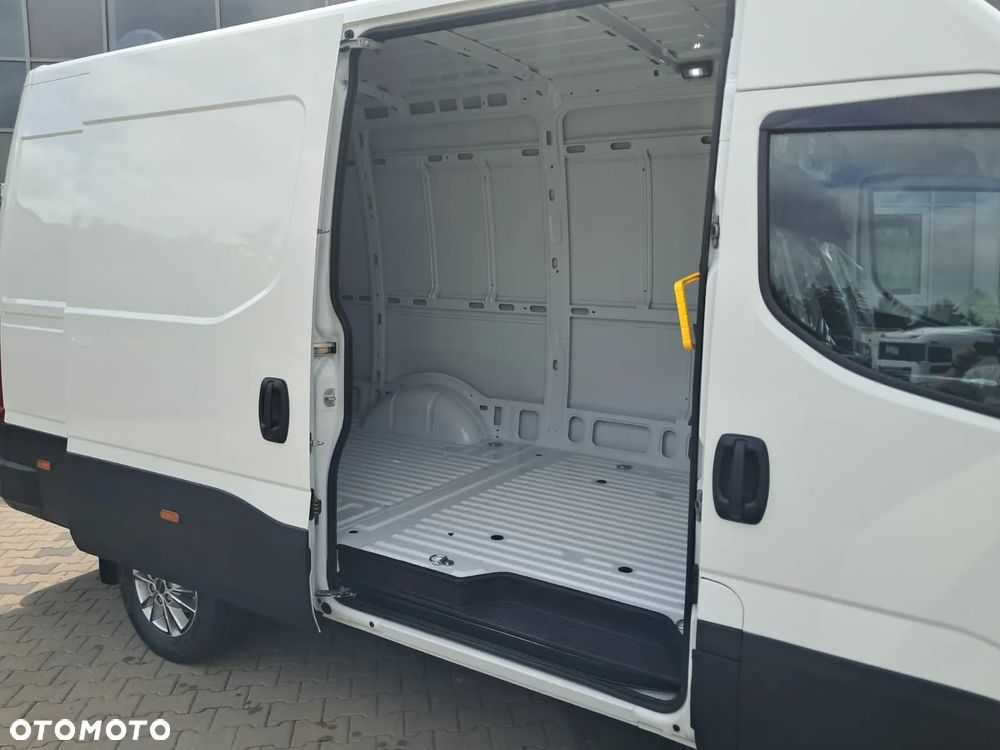 Iveco Daily 35S16A8V Furgon IVECO Daily w specjalnej cenie na 50lecie marki - 11