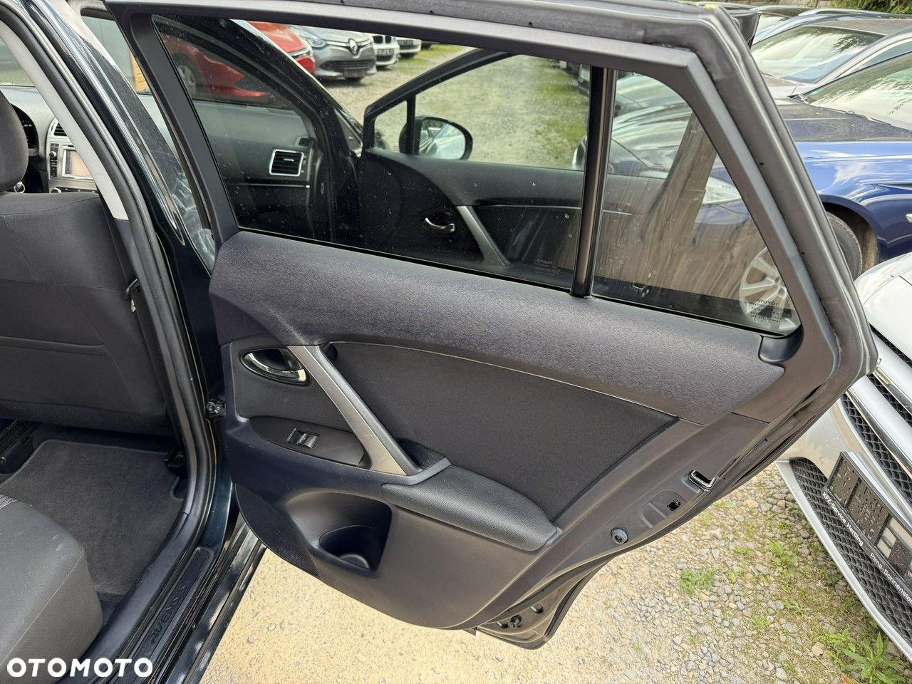 Toyota Avensis - 25
