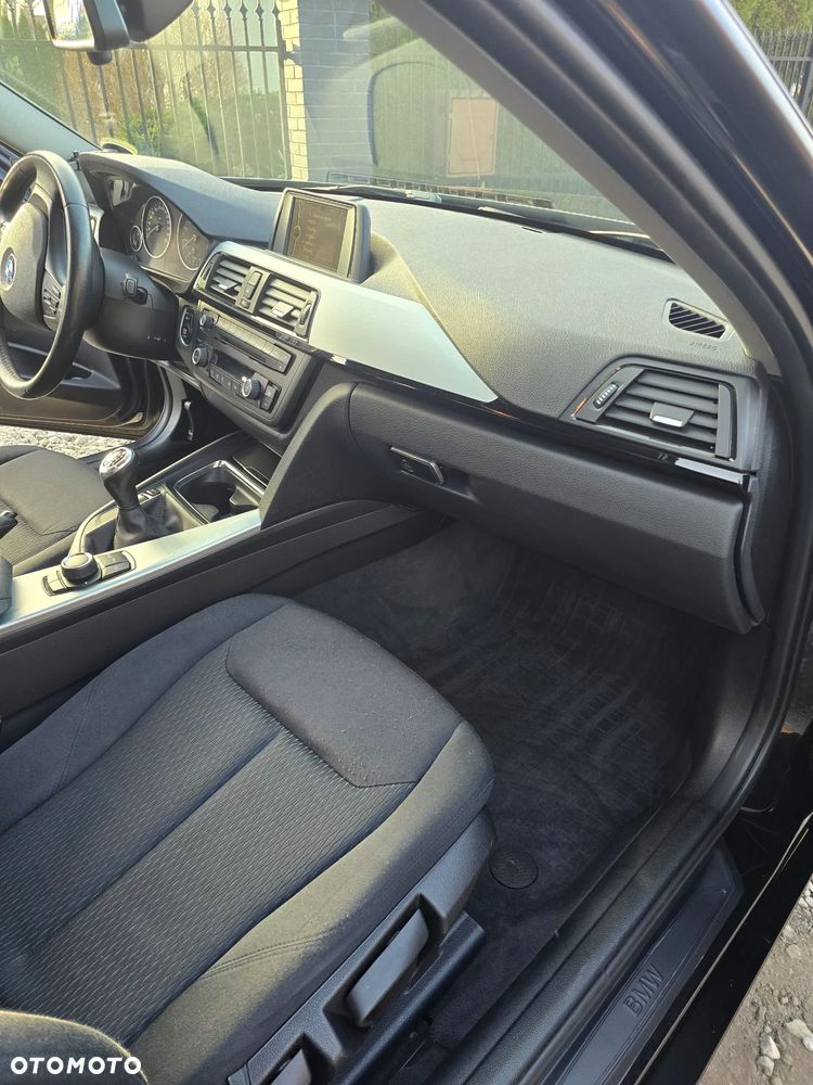 BMW Seria 3 320i xDrive - 15