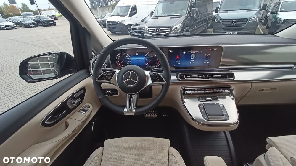 Mercedes-Benz Klasa V - 12