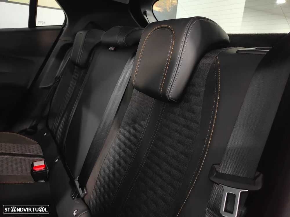 Peugeot 2008 1.2 PureTech Allure EAT8 - 40