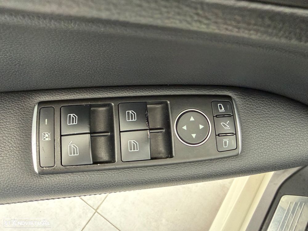 Mercedes-Benz E 220 CDi Avantgarde BlueEfficiency Auto - 34