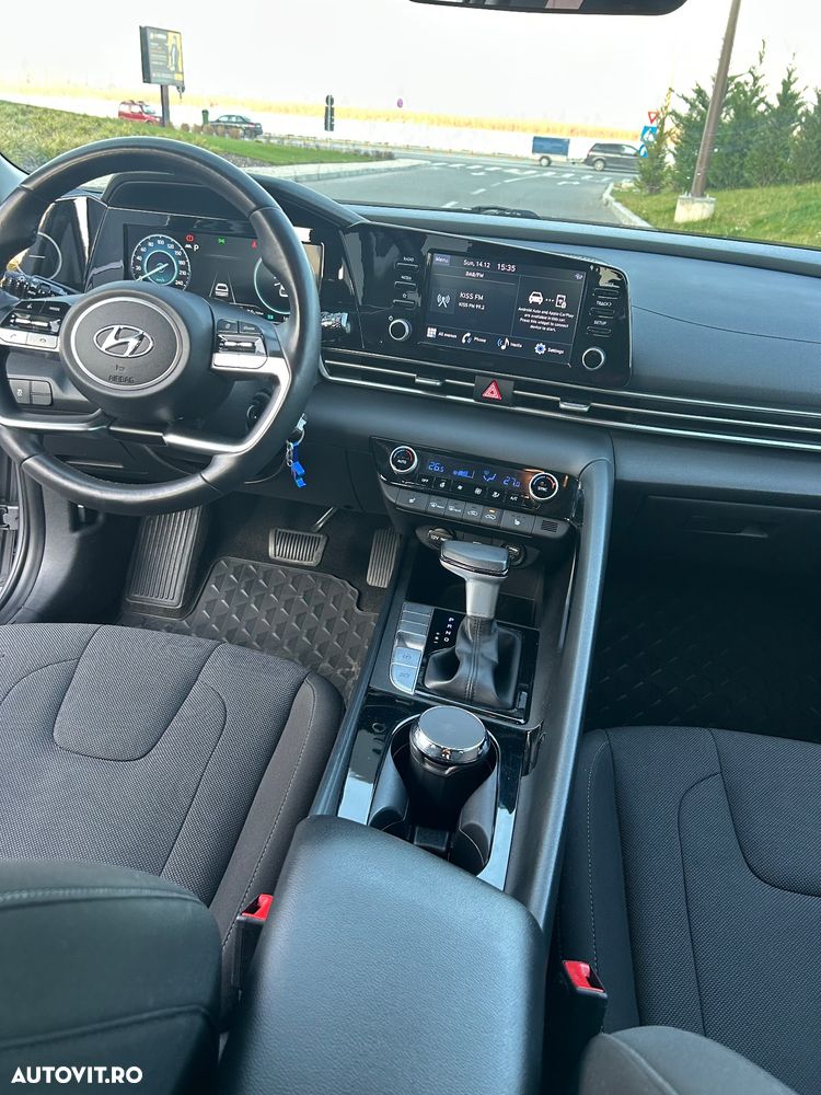 Hyundai Elantra 1.6 l 123 CP CVT Highway - 17