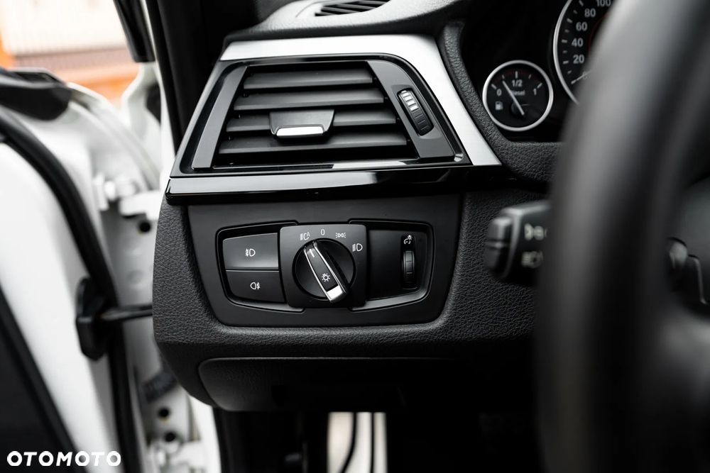 BMW Seria 3 320d Sport-Aut Blue Performance - 34