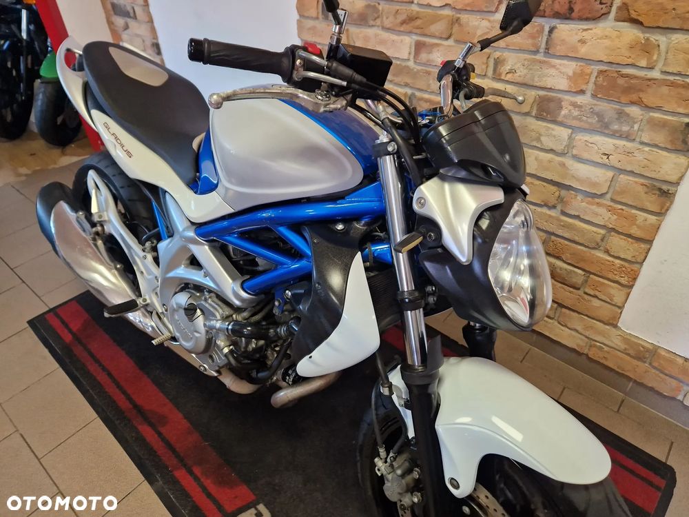 Suzuki Gladius - 21