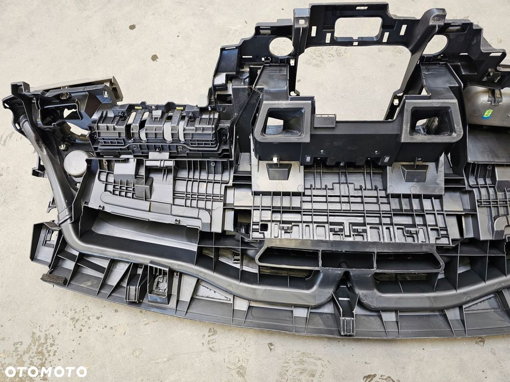 trafic iii lift deska rozdzielcza 681004777r - 6