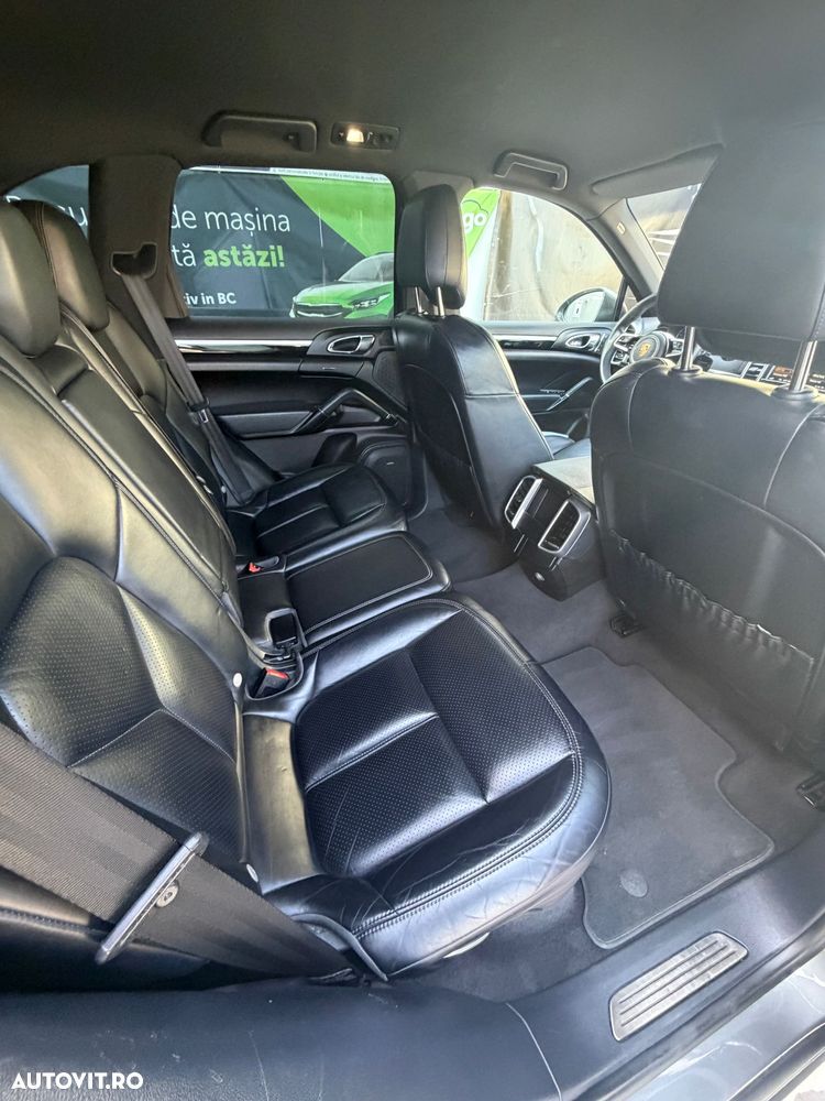 Porsche Cayenne 3.0 L - 15