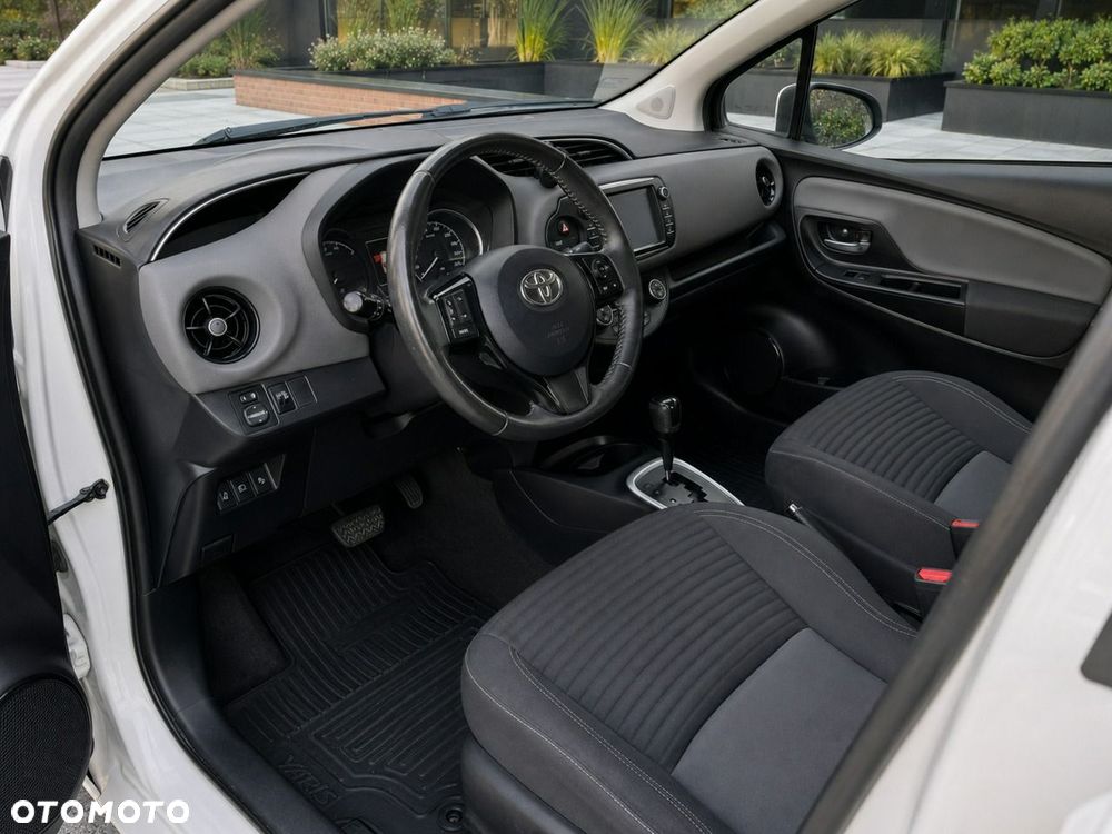 Toyota Yaris Hybrid 100 Dynamic EU6 - 3
