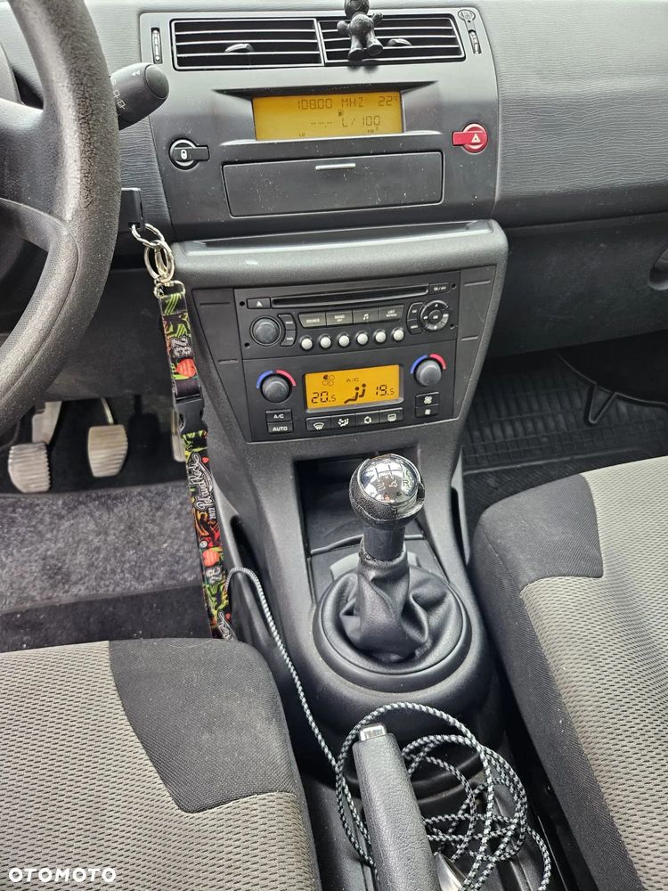 Citroën C4 1.6 16V Style - 6