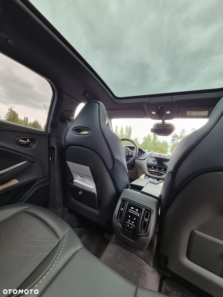 Aston Martin DBX - 33