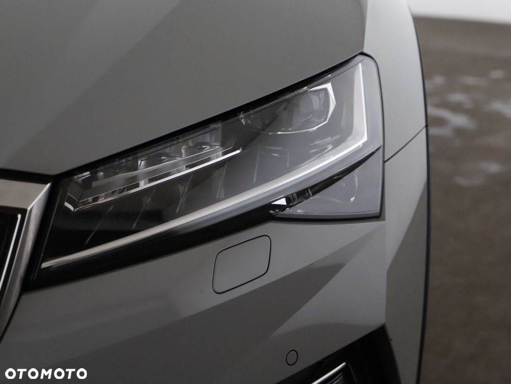 Skoda Superb 2.0 TDI SCR 4x4 Scout DSG - 30