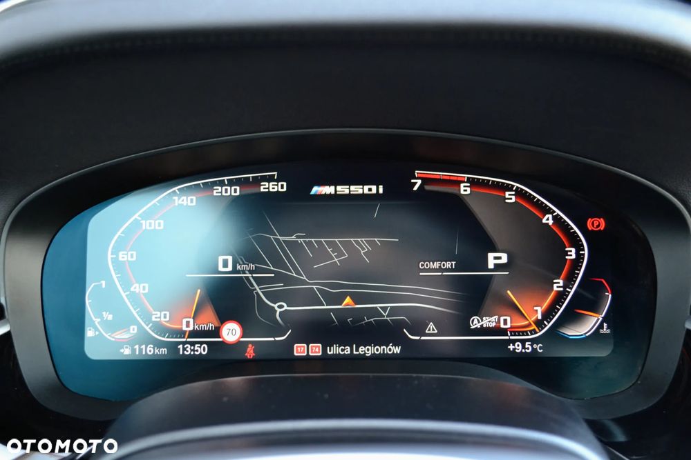 BMW Seria 5 M550i xDrive sport - 33