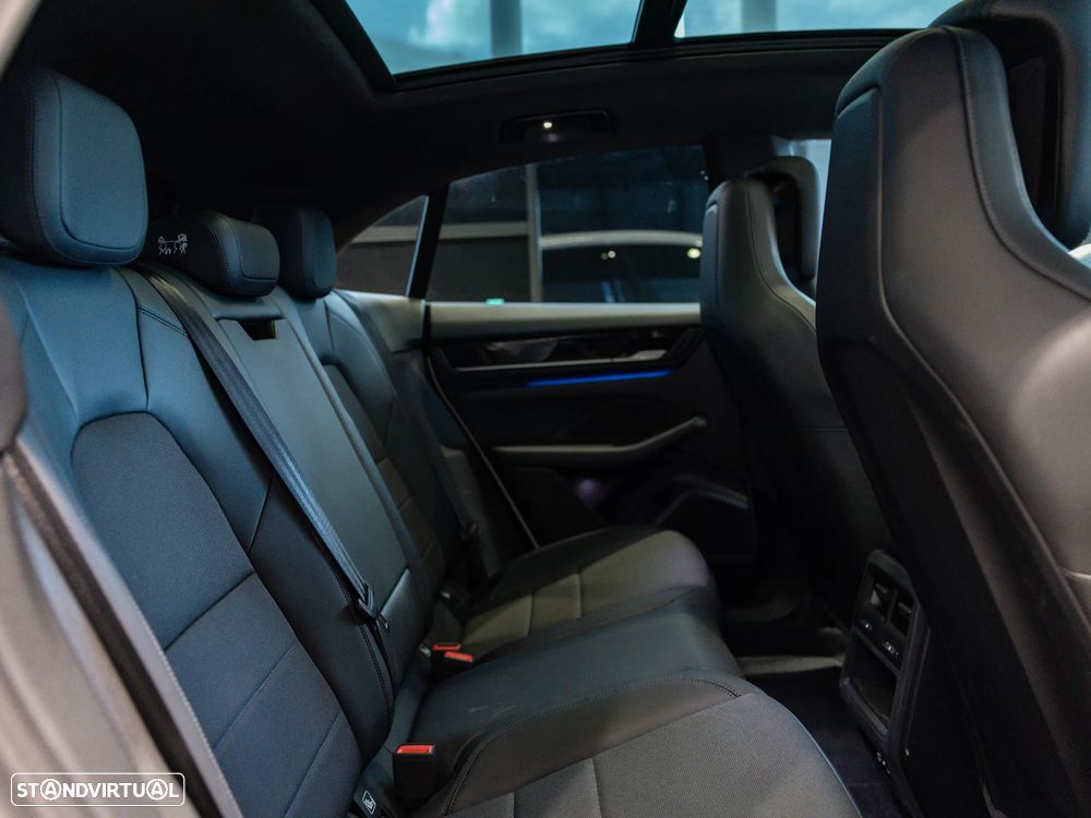 Porsche Macan Electric - 37