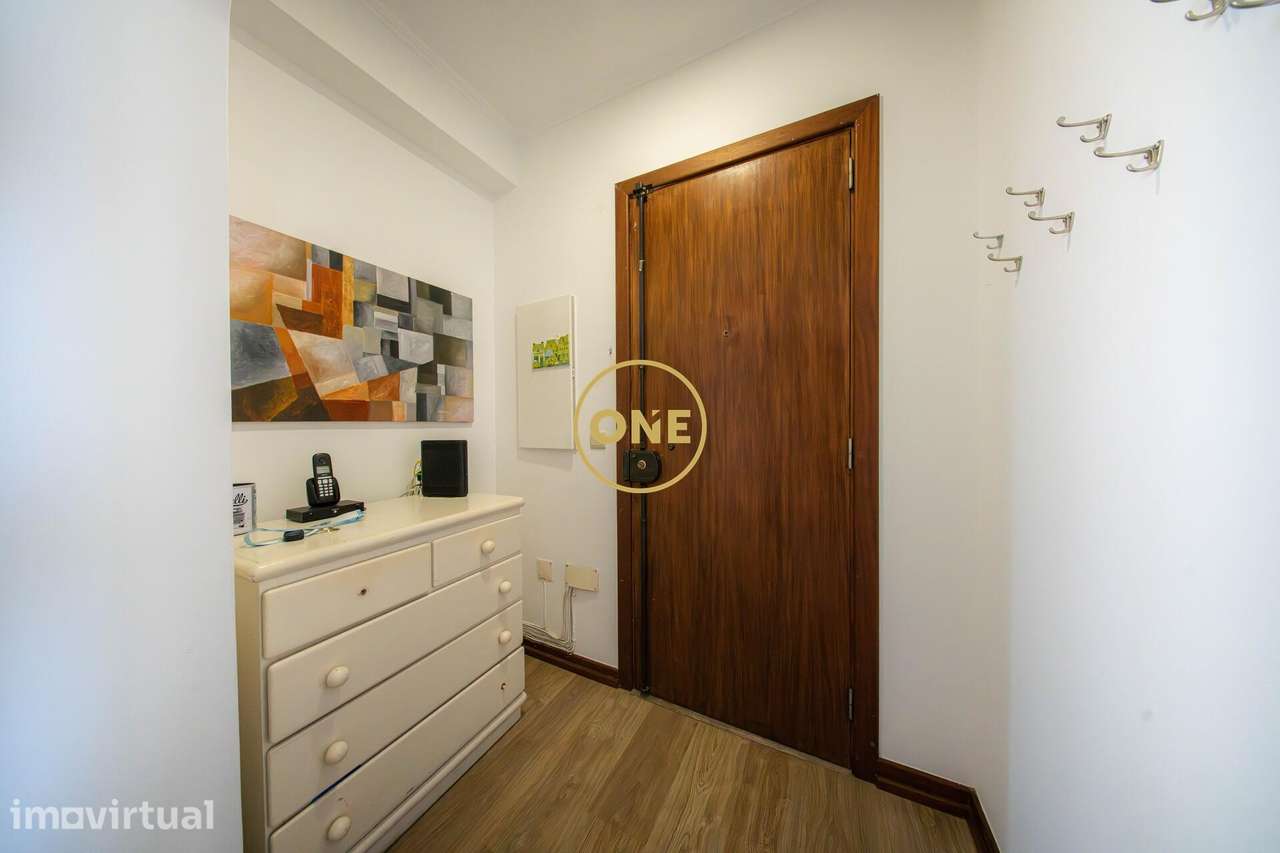 Apartamento T4 com áreas amplas, elevador e garagem - Grande imagem: 2/23