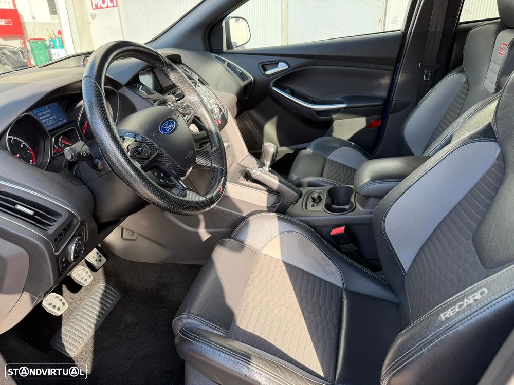 Ford Focus 2.0 EcoBoost ST - 10