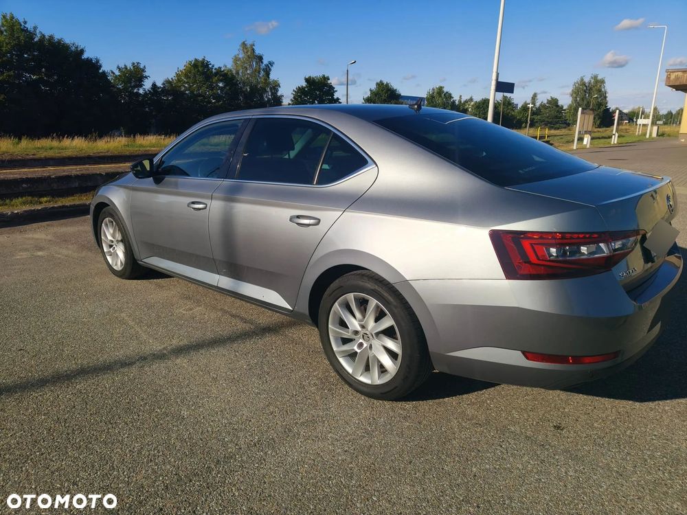 Skoda Superb 2.0 TDI Ambition DSG - 4